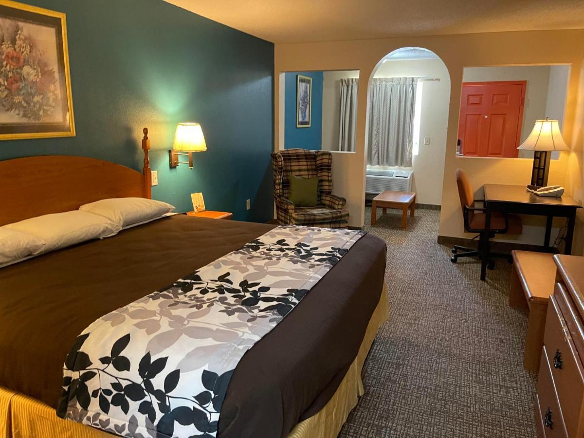 Ashwood & Motel 2*