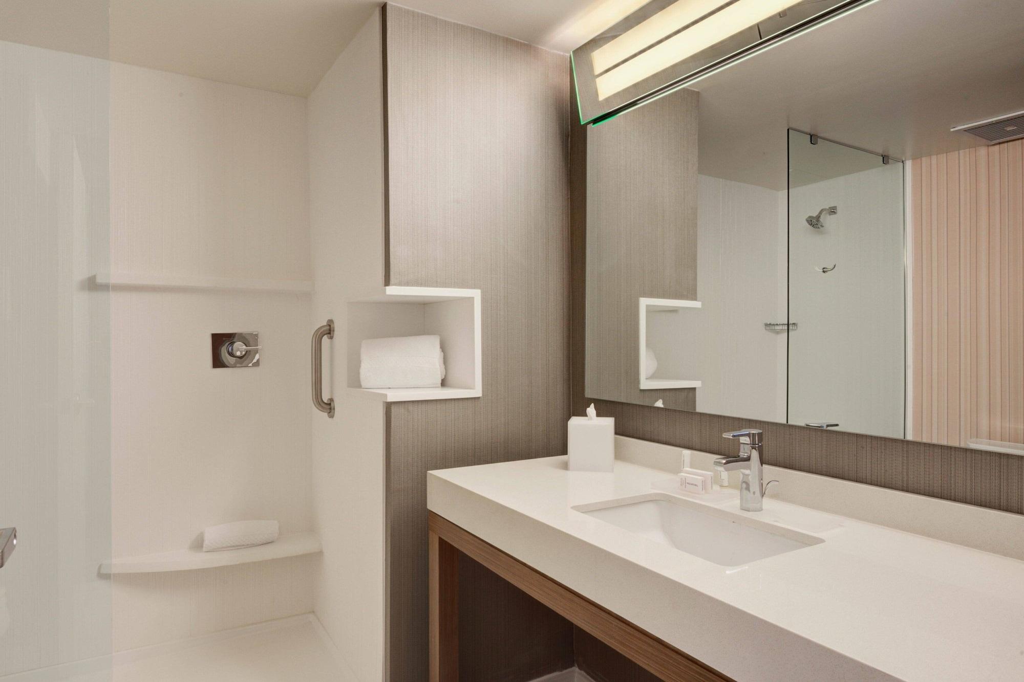 Courtyard Riverwalk 3*