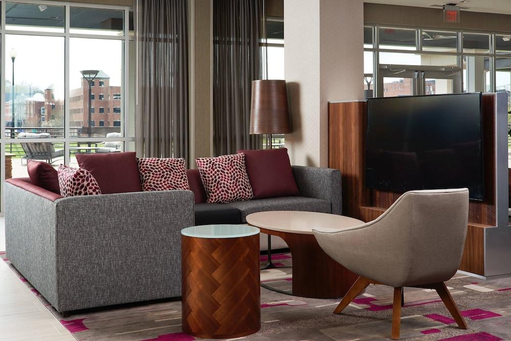 Courtyard Riverwalk 3*