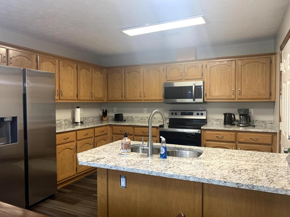 2 Bed 2 Bath Lovely West Apartment *