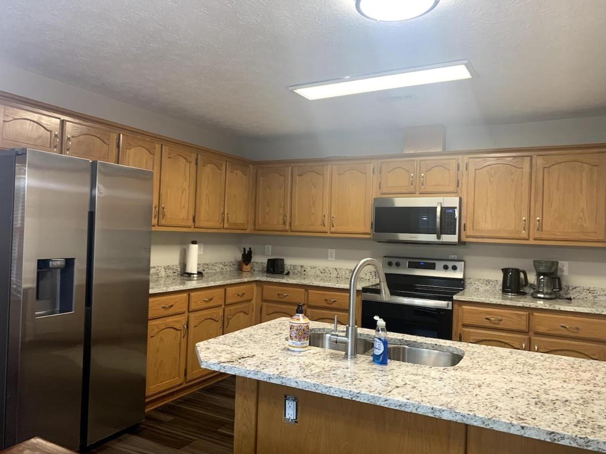 2 Bed 2 Bath Lovely West Apartment