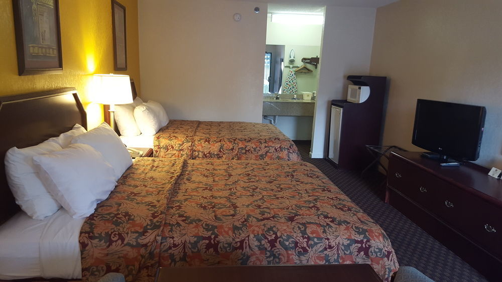 Motel Red Roof & 2*
